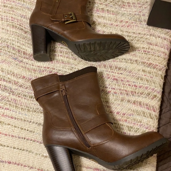 Boots - Picture 3 of 4